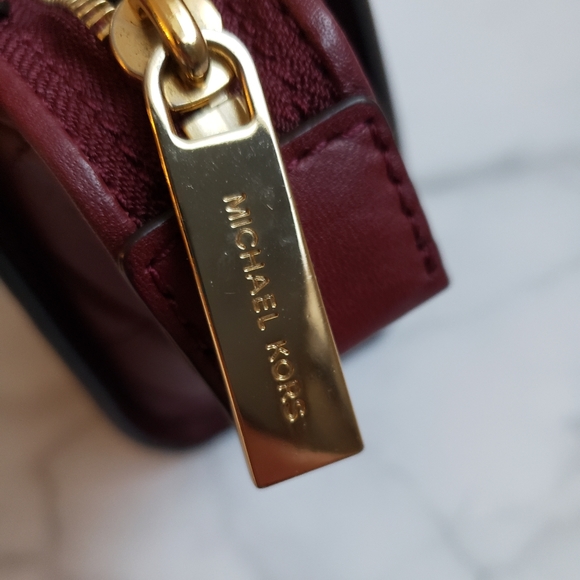 Michael Kors Mini Selma Crossbody - Picture 4 of 17